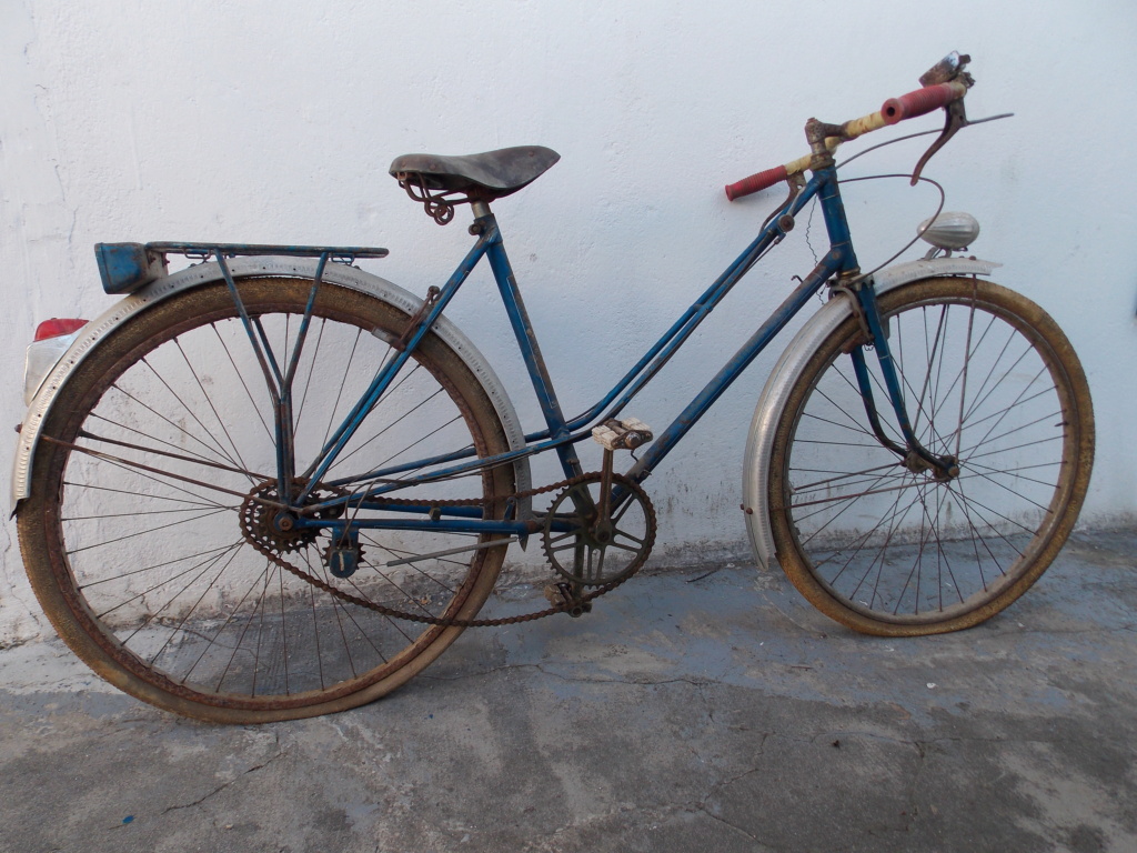 Vélo Hirondelle des années 50 Dscn0412