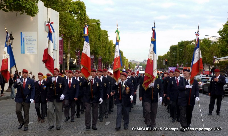 St MICHEL 2015 UNP à Paris remontée des Champs-Elysées  1-p12310