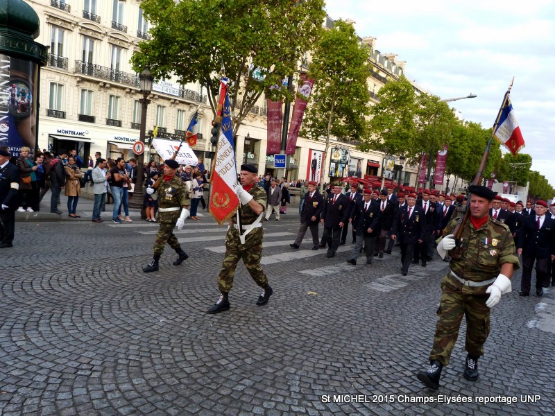 St MICHEL 2015 UNP à Paris remontée des Champs-Elysées  3-p12310