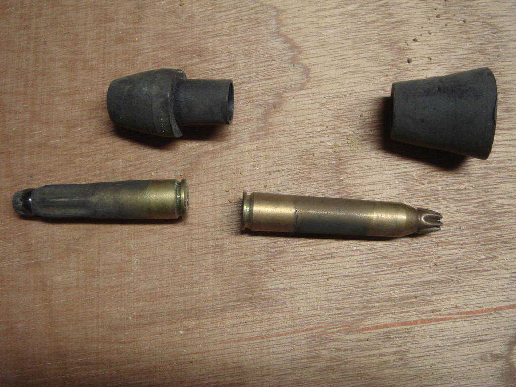 Deux cartouches "feuillettes" identifiées : pour grenade à fusil à empennage de 22mm (MAS 36/51) Dsc02617