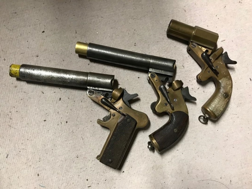 Les pistolets Lance-fusées français Img_4111