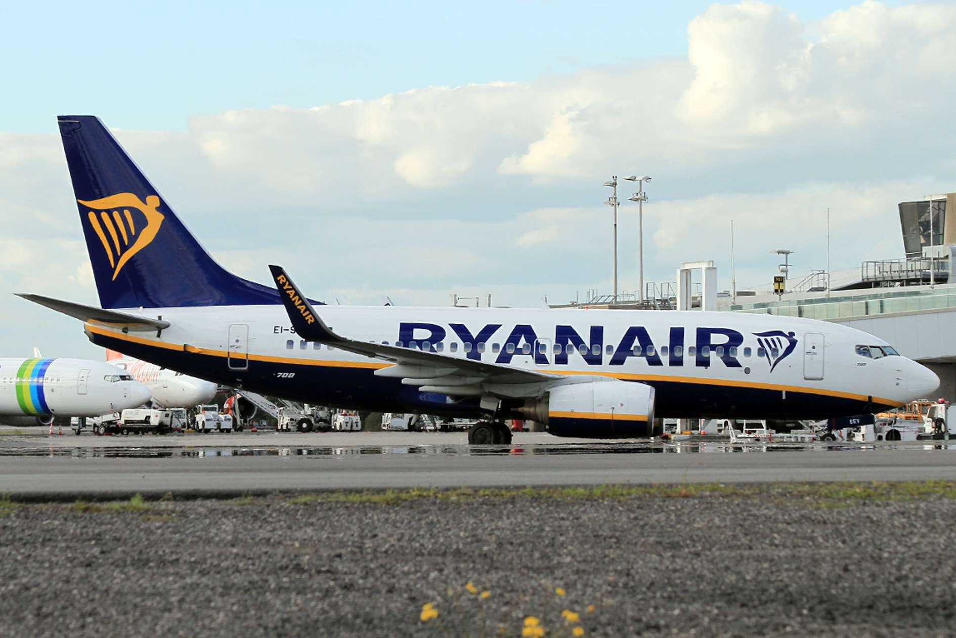 [08/10/2015] Boeing B737-700 (EI-SEV) Ryanair en -700!!!! Ei_sev10