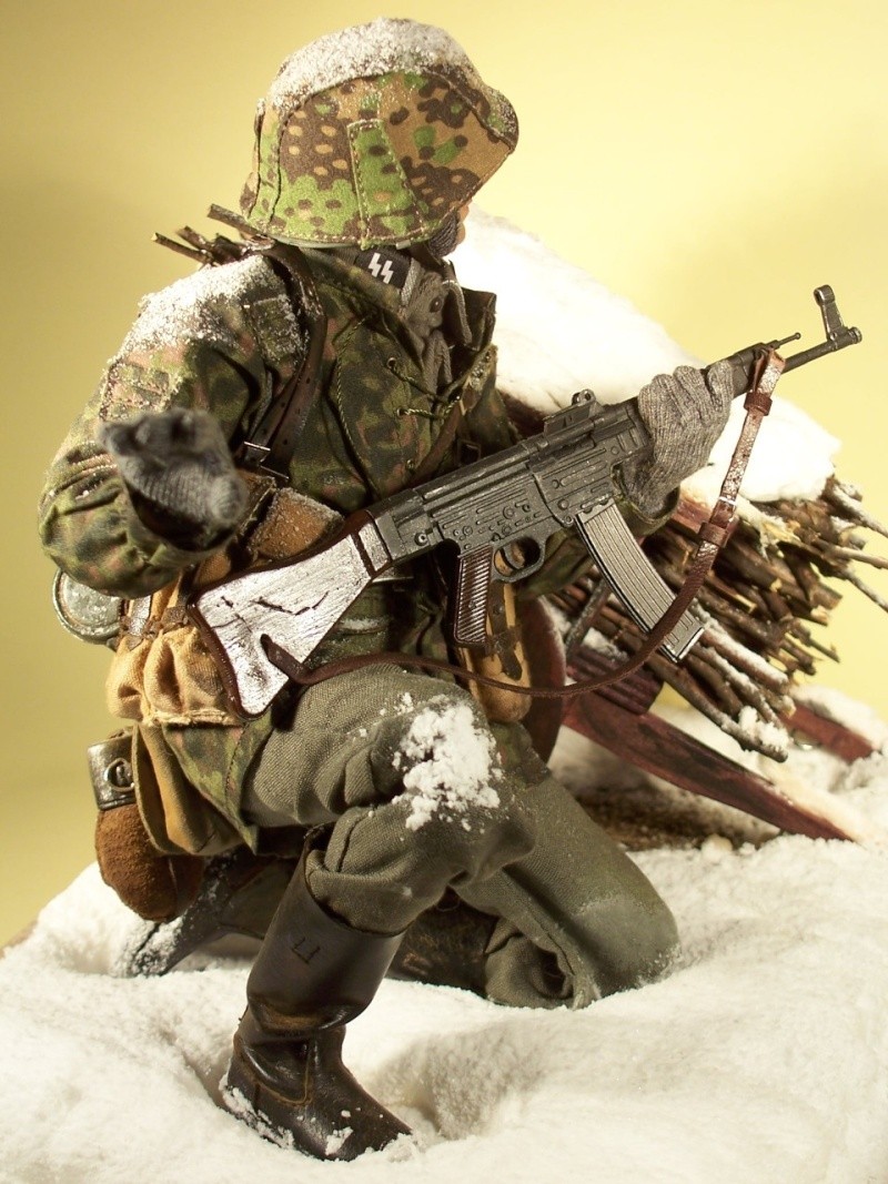 Figurine n°11 :  I° SS Panzergrenadier Regiment (Firefox) Challe11