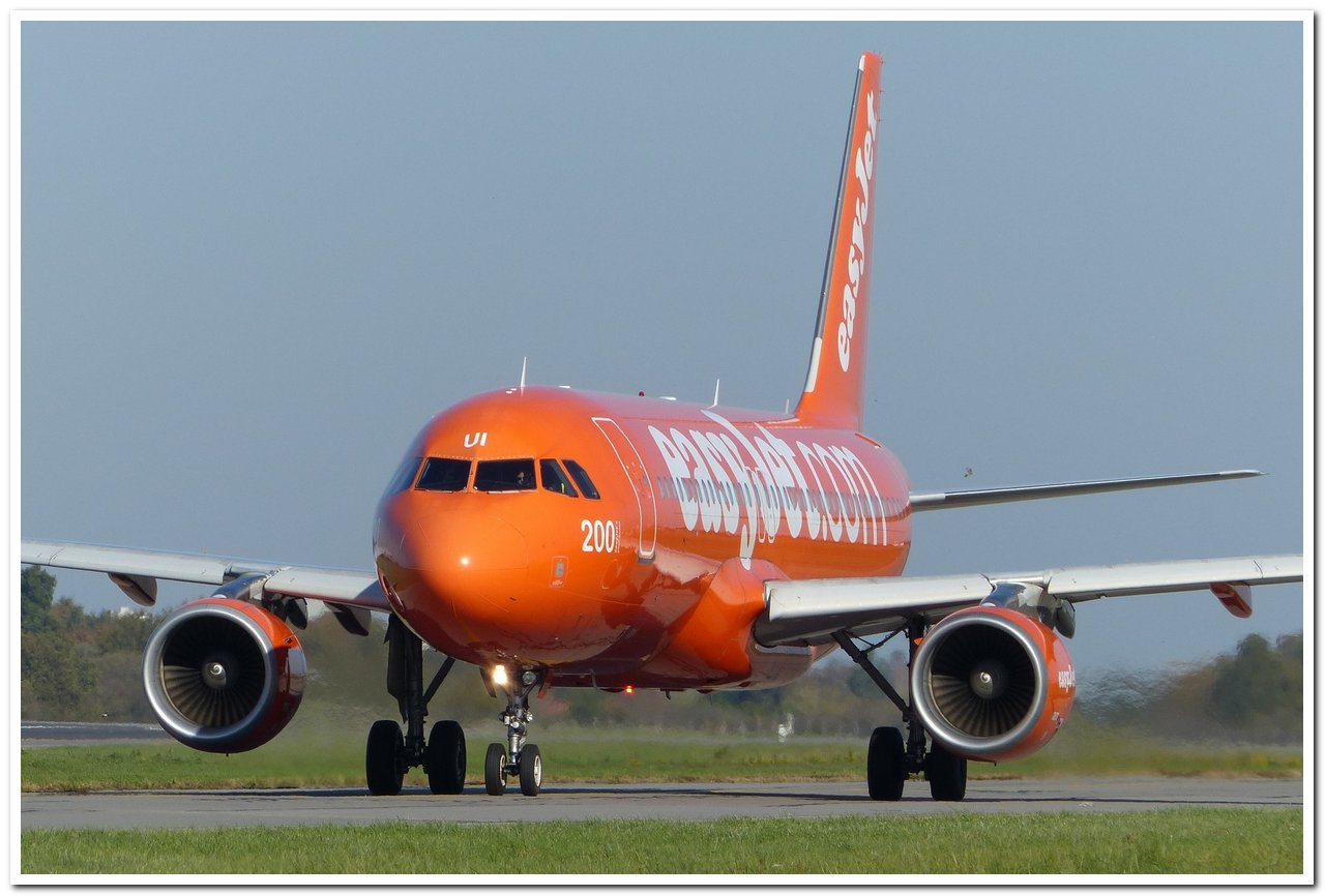 [04/05/13] Airbus A320 (G-EZUI) EasyJet  "200th Airbus for Easyjet" A320_g10