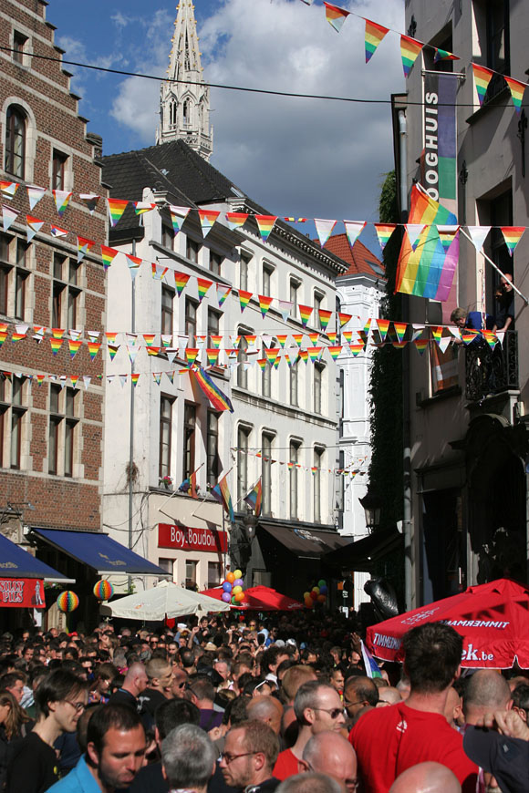 En images: Près de 50.000 personnes à la Pride de Bruxelles Pride-12