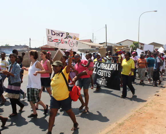 L'Afrique du Sud crée un groupe de travail sur les crimes contre les homos Soweto10