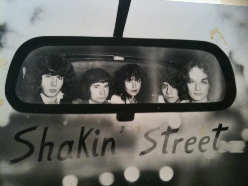 SHAKIN STREET Shakin11