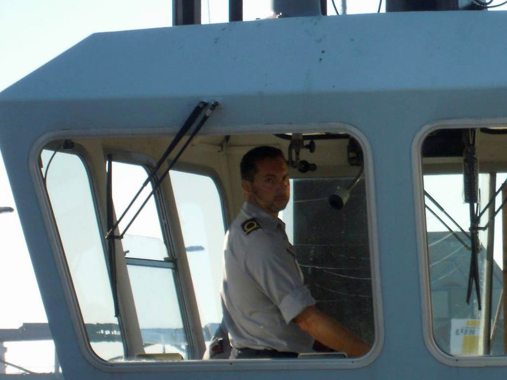 Luc Vermeersch skipper van de havensleper A955 MIER in Oostende (29.09.2015)