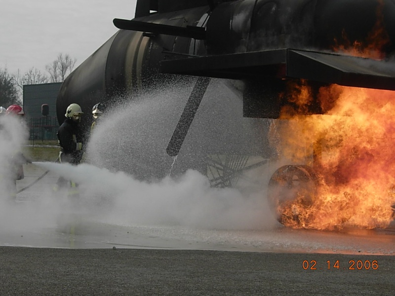 Entraînement des pompiers d'aéroport de Charleroi en France Dscn2412