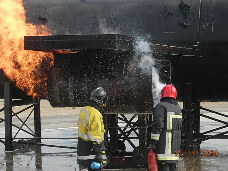 Entraînement des pompiers d'aéroport de Charleroi en France Dscn2416