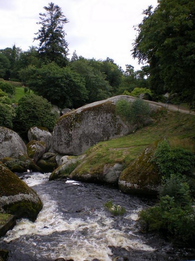 fort de Huelgoat en Bretagne Pour_f11