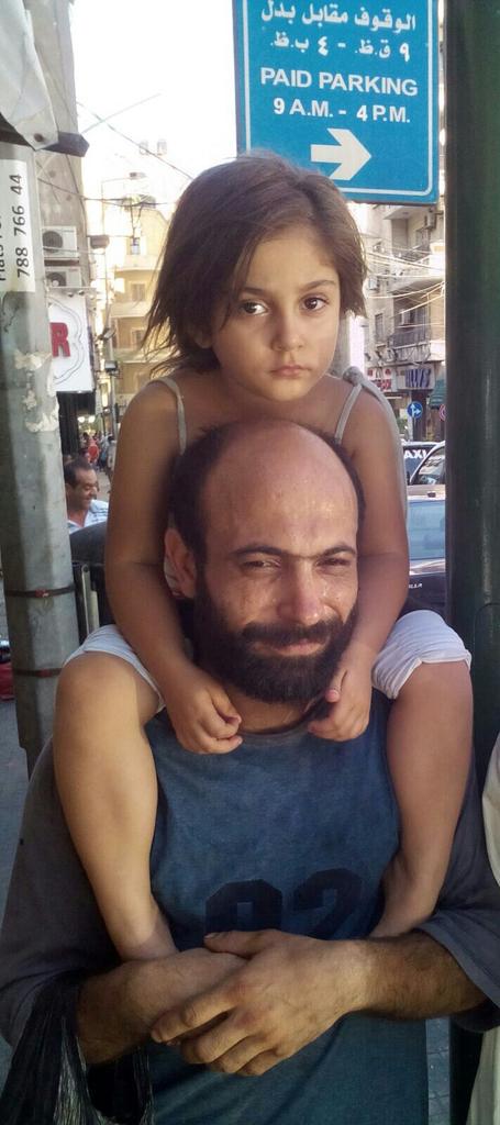La photo d'un réfugié syrien (Abdul Haleem Al-Kader) émeut les internautes et entraîne une pluie de dons Cnbf0f10