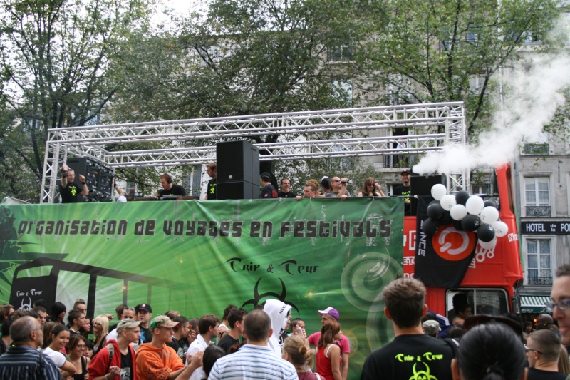 [ Technoparade 2007 - 15 Septembre 2007 - avec un char Trip & Teuf ]   - Page 2 Seb10