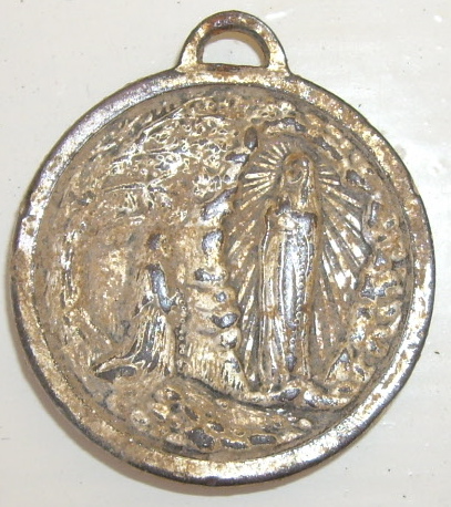 Médaille St-Joseph & Apparition de la Vierge à Lourdes 2e moitié XXe siècle.  Imgp4220