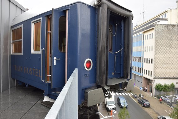 STREET VIEW : Passer la nuit en wagon-lit au Train Hostel, Schaerbeek (Belgique) 6a8fa510