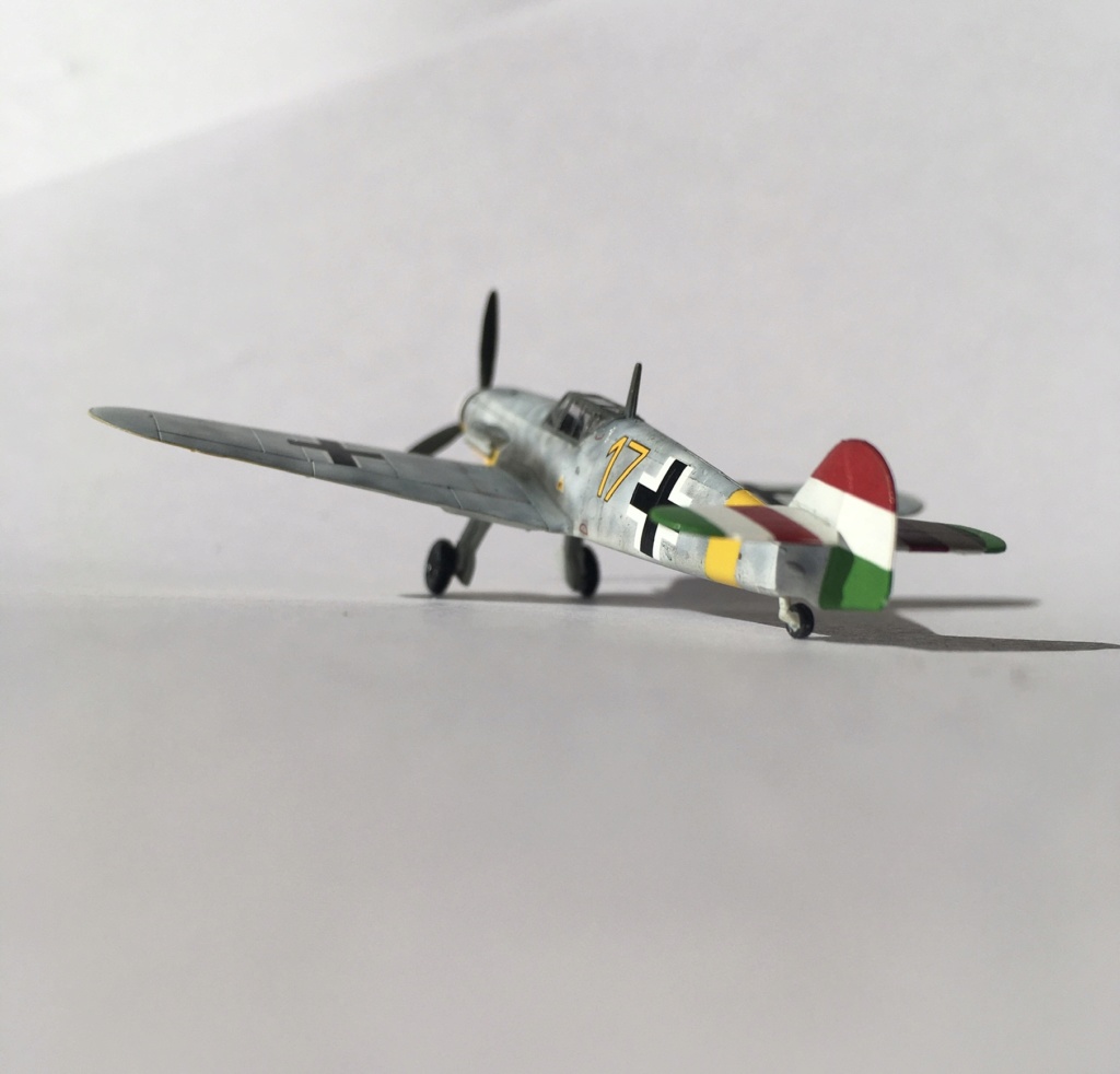 [SWEET] MESSERSCHMITT Bf109 F-4 Hongrois, Russie hiver 42-43 1/144ème Réf 14113 0ea39410