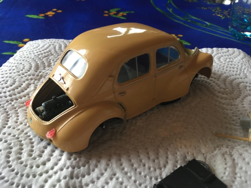 [HELLER] RENAULT 4cv 1/24ème Réf 762 Ff654a10