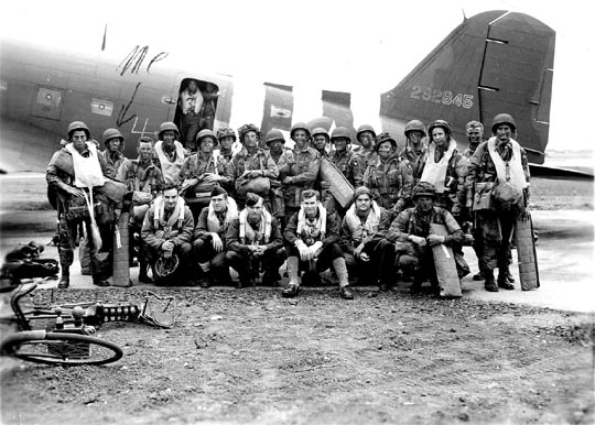 " Par ici " Pathfinder 101e airborne WW2 C_47_c10