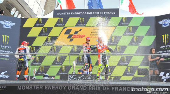 Dimanche 15 Mai - Casey Stoner remporte le Grand Prix de France. 2352_a10