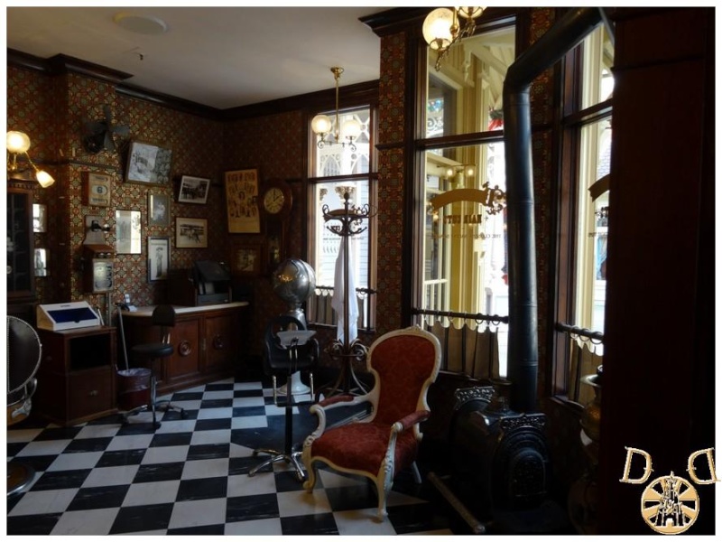 C'est une boutique ^^ une boutique spéciale ^^ Dapper Dan's Hair Cuts Disne267