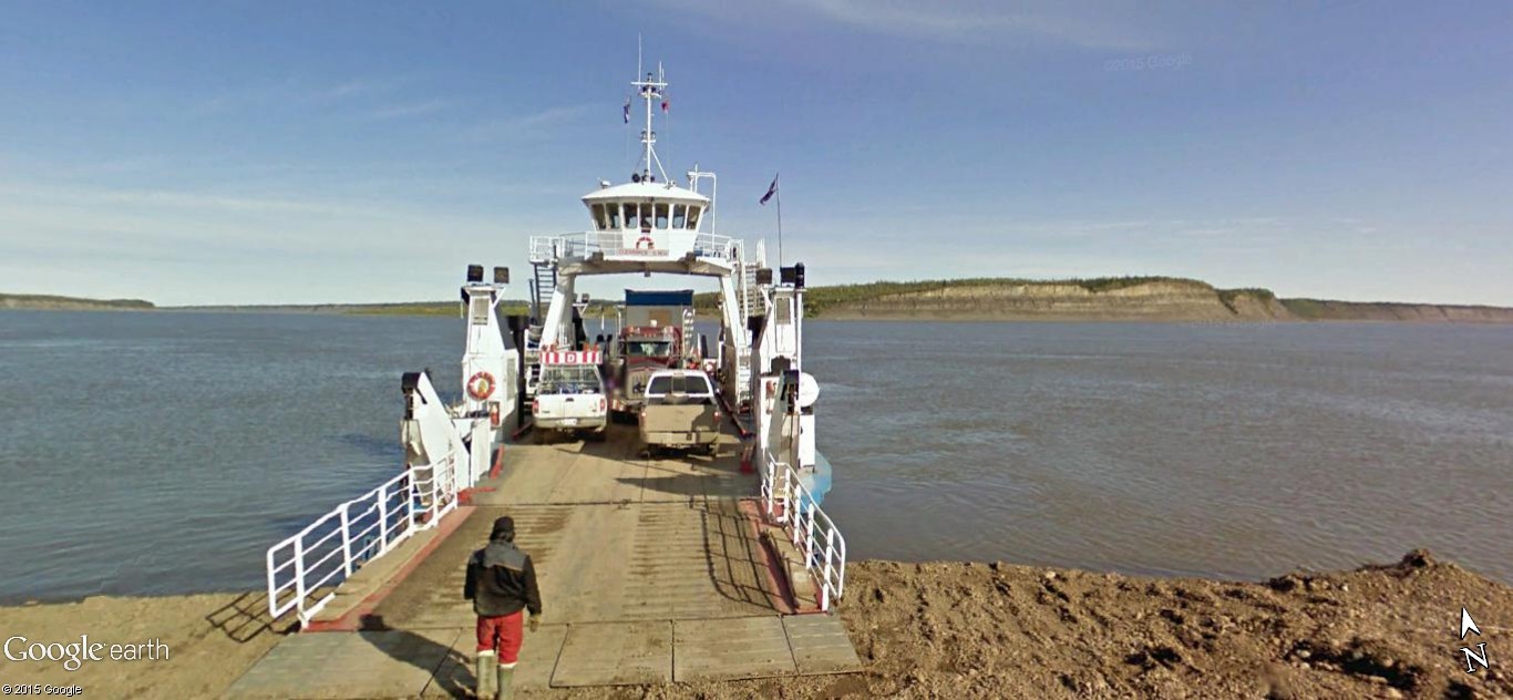 STREET VIEW : "Passe ton bac, d'abord". Un prolongement de la route sur le fleuve. F10