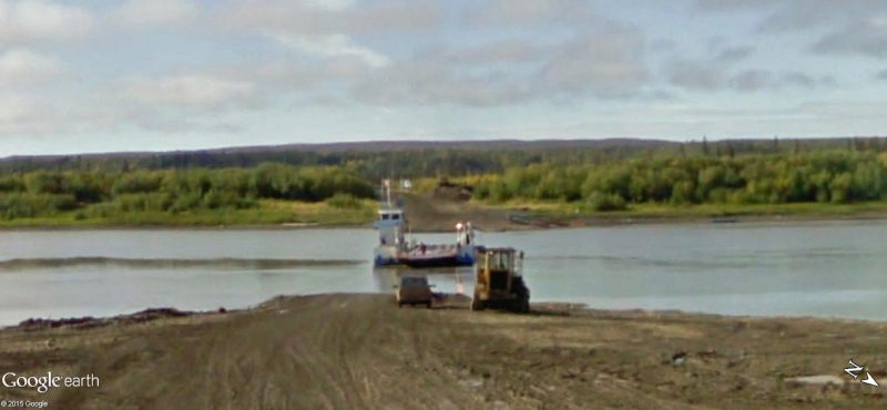 STREET VIEW : "Passe ton bac, d'abord". Un prolongement de la route sur le fleuve. Fff11