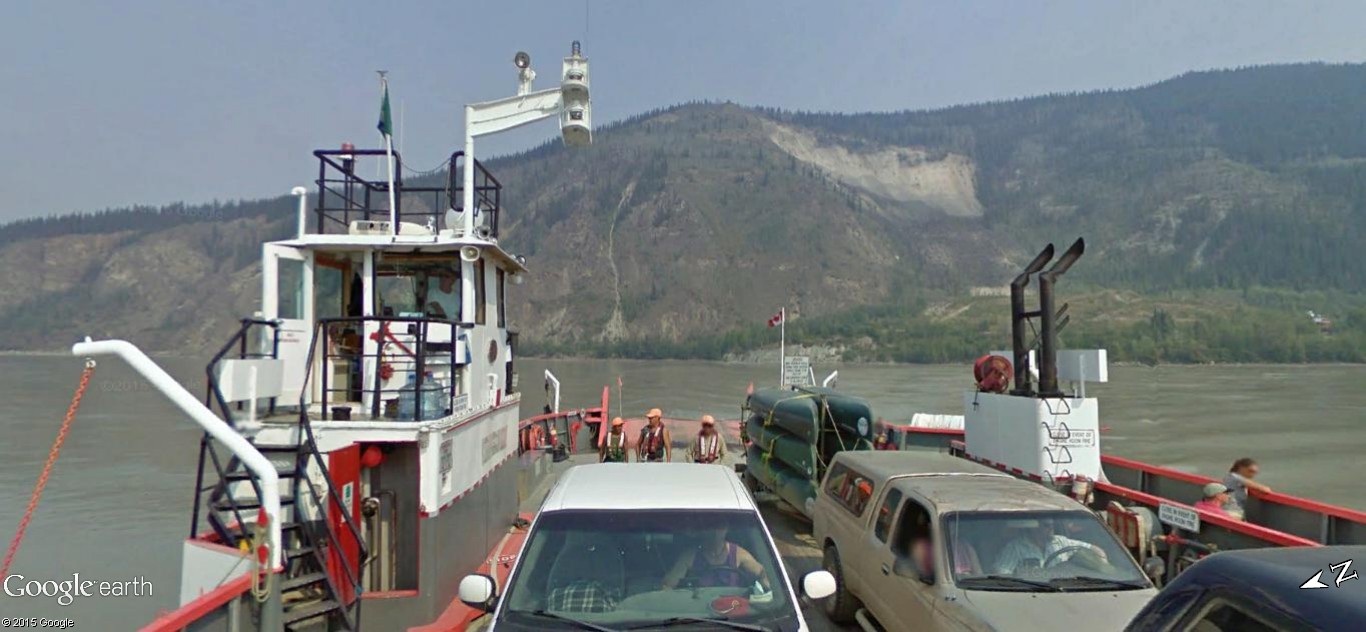 STREET VIEW : "Passe ton bac, d'abord". Un prolongement de la route sur le fleuve. Fff14