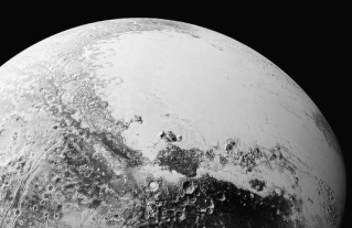 Pluton : de nouveaux clichés révèlent les reliefs complexes de la planète 47538210
