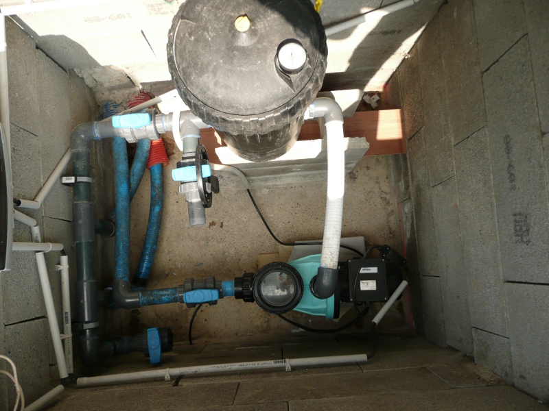 Position filtre + pompe et branchement electrique Ltint10