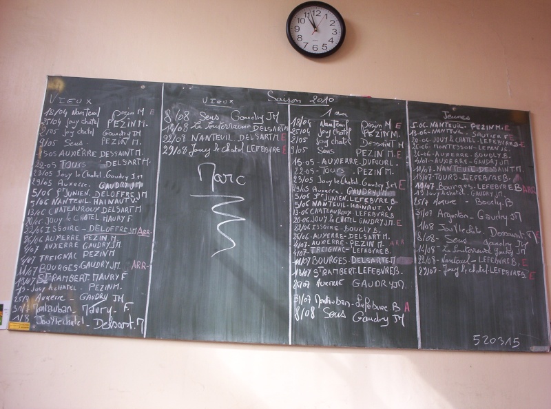 Une particularité à Iwuy: les 1ers d'Iwuy de chaque concours sont indiqués au tableau noir en précisant s'il y a un 1er prix général. 100_0938