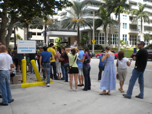 LOS VENEZOLANOS DE MIAMI ESTAN VOTANDO A TODO DAR  Dscn2043