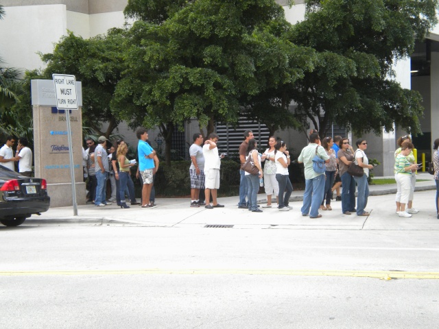 LOS VENEZOLANOS DE MIAMI ESTAN VOTANDO A TODO DAR  Dscn2048