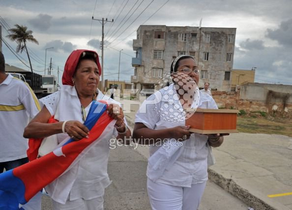 Reina Luisa llegando a la SINA en La Habana Reina310