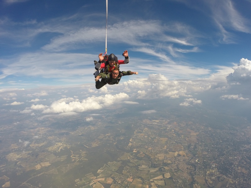 un saut a 4000 metres type halo . 03_27_10