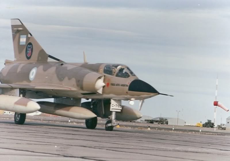 1/48  Mirage III CJ   Argentina    Hobbyboss    FINI Argenm10