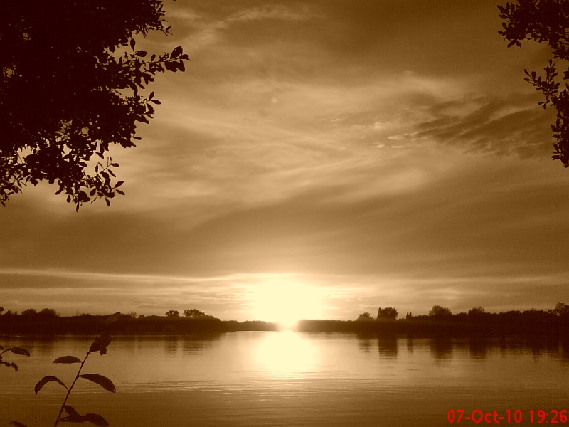 coucher de soleil sur l'étang du bois-joilland Dsc01515