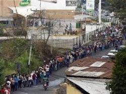 VENEZUELA'S FOOD SHORTAGES TRIGGER LONG LINES, HUNGER AND LOOTING 9k10