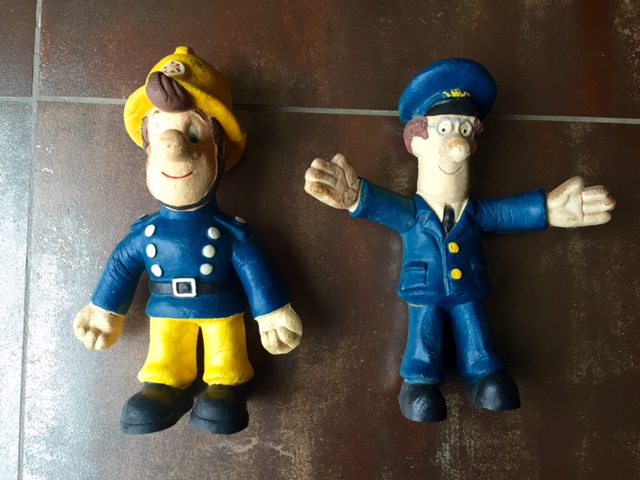 2 personnages en mousse anciens année 80 firman postman Fullsi10