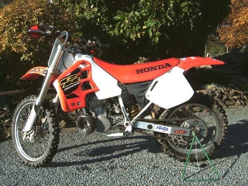 Le concours d'avril 2011: Votre moto et Honda. - Page 2 500cr010