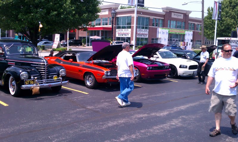 2nd Annual Bettenhausen Chrysler Car Show - Page 2 Crew10