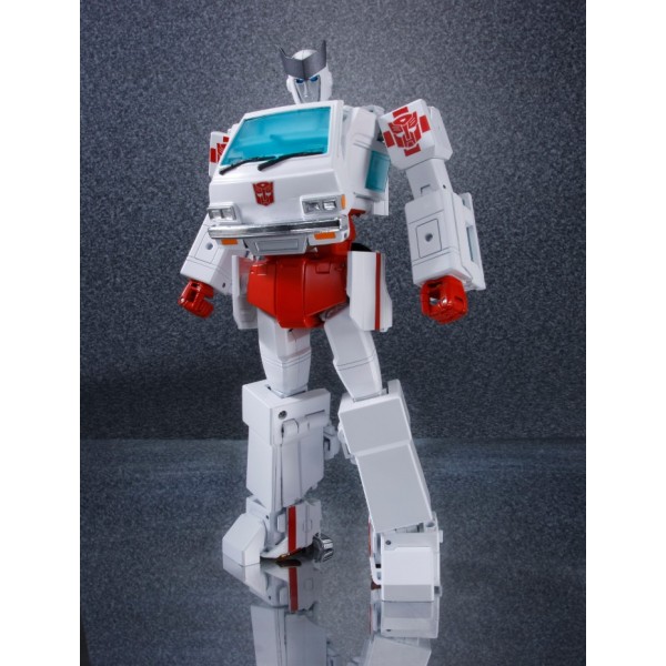 Masterpiece MP-30 Ratchet Iii6ou10