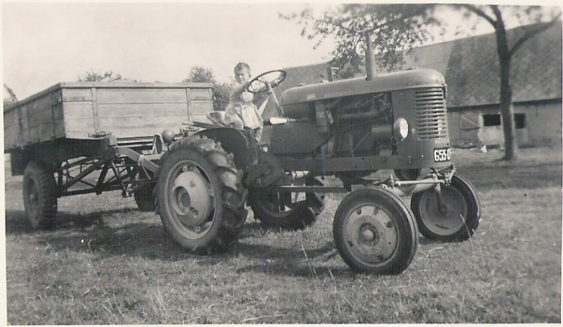 à quel âge votre premiere expérience avec un tracteur  Numari10