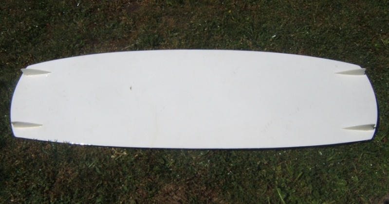 Planche kite surf twin-tip 140 x 41 cm à 95 euros Dscf4115