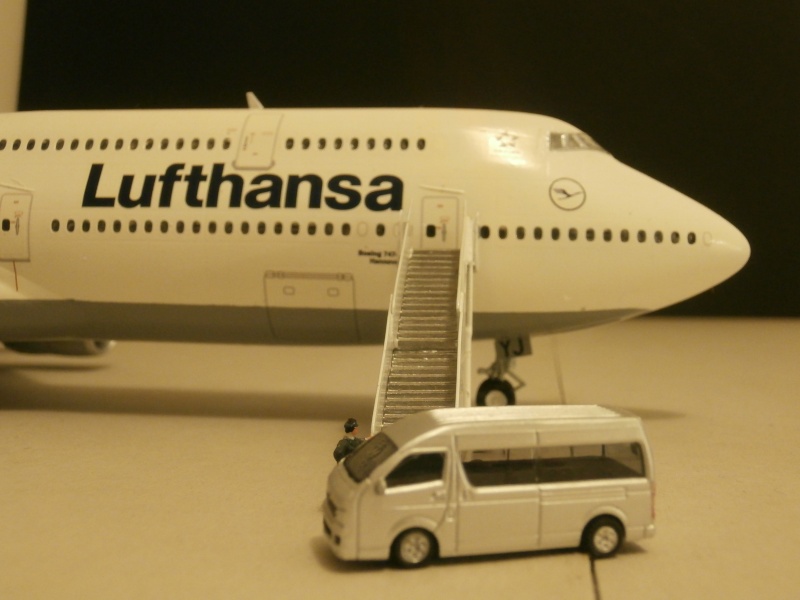Boeing 747-830 i - Lufthansa /Zvezda-Draw décals-1/144 B747-818