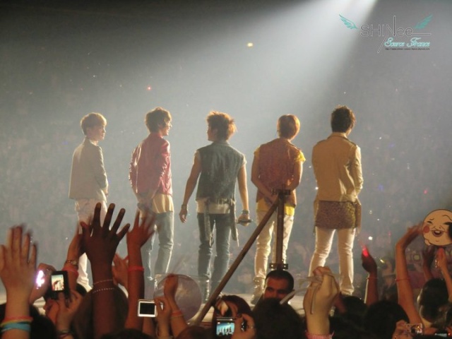 [Photo] SHINee at SMTOWN Concert in Paris 110610 Sf310