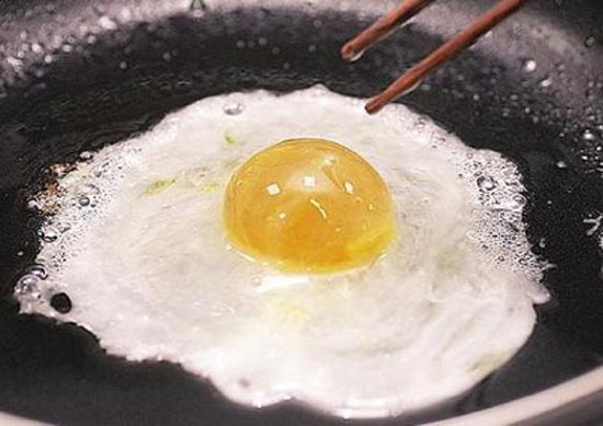 بالصور.. بكين تصنع بيض صينى مزيف Ouso510