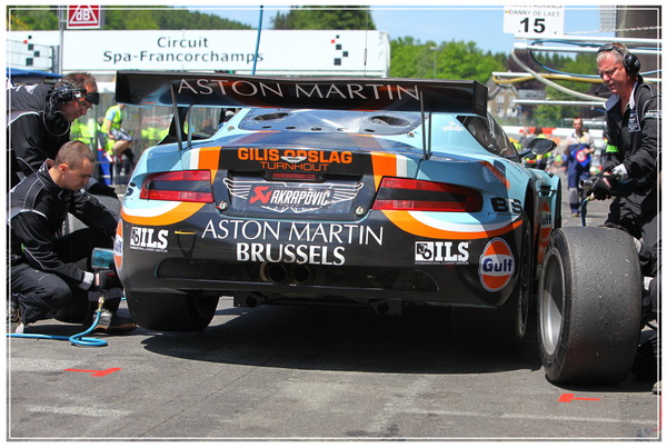 Francorchamps BTCS 2010 - Stands Ferrari et Aston Martin Ajg-im25