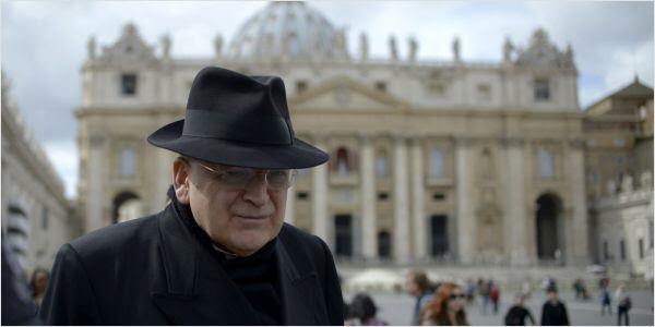 Magnifique interview du Cardinal Burke sur la question des divorcés-remariés et l'accès Eucharistie  Sans-t16