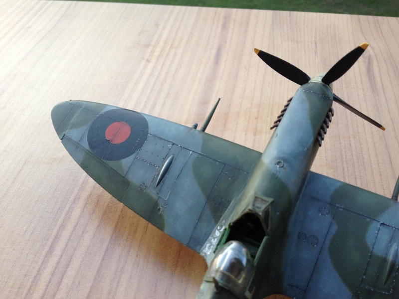 (VITRINE PROJET AA)  Spitfire LF Mk. IXc Mk855 1/48 Img_4333
