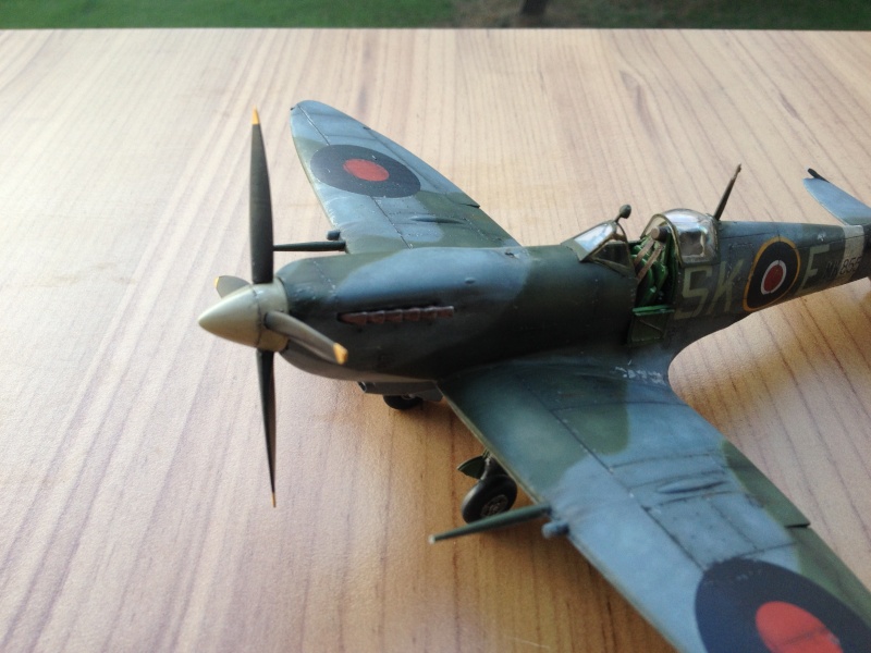 (VITRINE PROJET AA)  Spitfire LF Mk. IXc Mk855 1/48 Img_4335